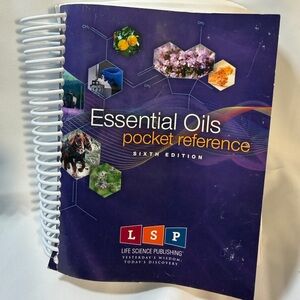 Essential Oils Pocket Reference Sixth Edition.